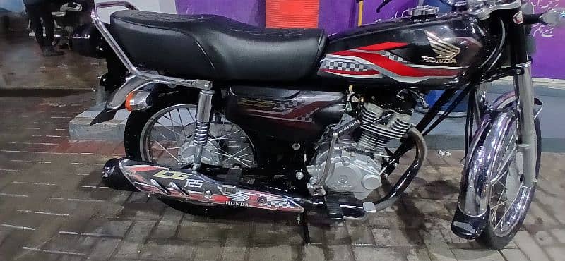 urgent sale Honda 125 new condition 6