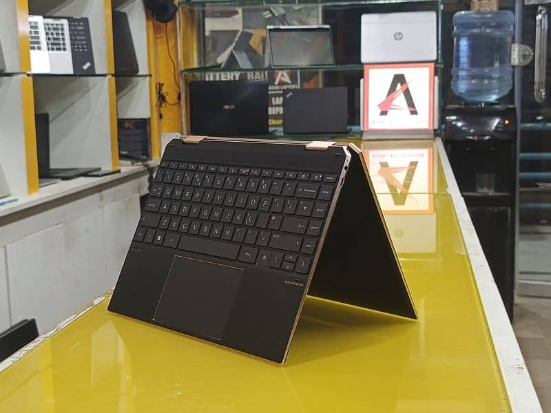 HP Spectre 16 12th Gen Special Edition with 18 Core Procesor 2