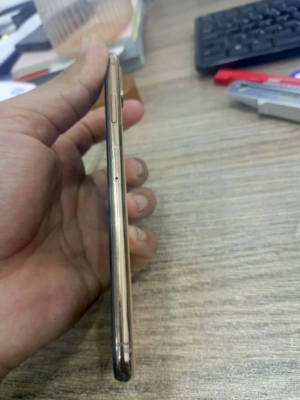 Iphone XS Max 64 GB Non PTA 3