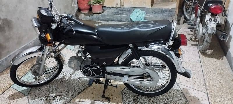 honda cd 70 2022 modle red colour 0