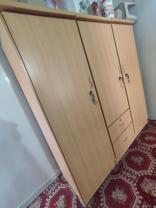 3 doors wardrobe just like new 2