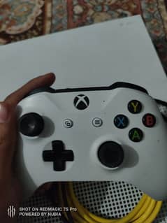 (Urgent only cash) XBOX One S 10/10 condition 500 GB