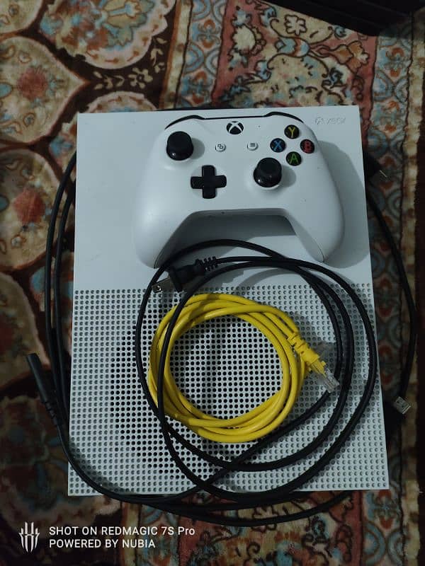 (Urgent only cash) XBOX One S 10/10 condition 500 GB 1