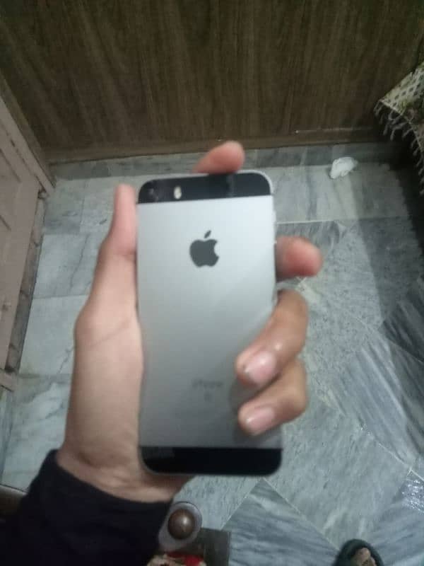 I PHONE SE 2016 1