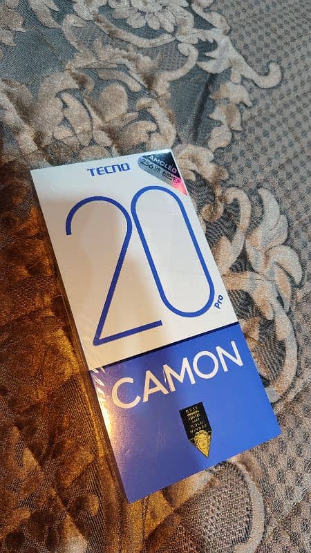 Selling tecno camon 20 pro complete box 8+8gb 256gb rom 2