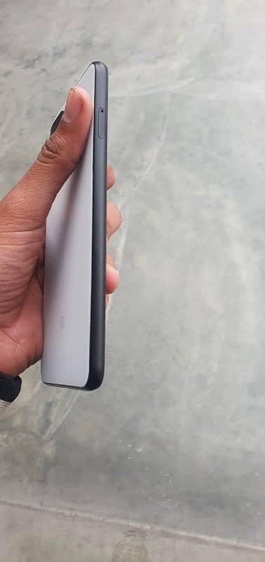 I am selling Google pixel 4xl 6gb 64gb exchange be ho jay ga 2