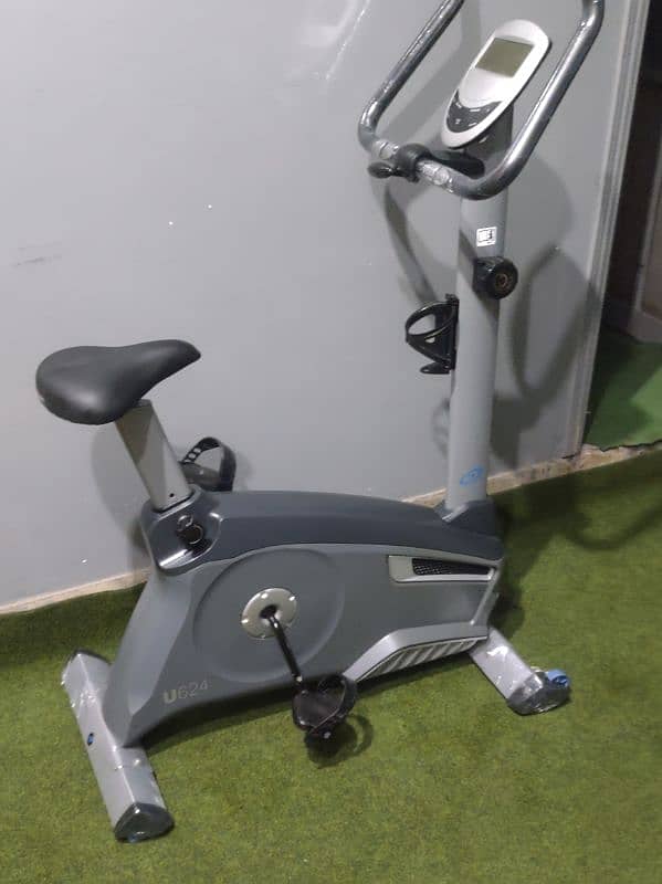 HOME GYM EQUIPMENT, PLATES, RODS, BENCHES WEIGHT, SPIN BIKE, EXERCISE 0