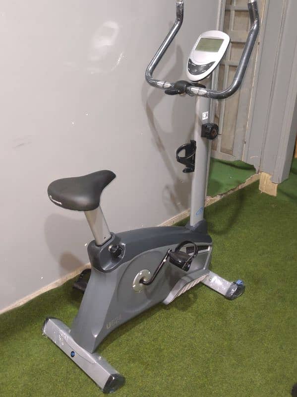 HOME GYM EQUIPMENT, PLATES, RODS, BENCHES WEIGHT, SPIN BIKE, EXERCISE 3