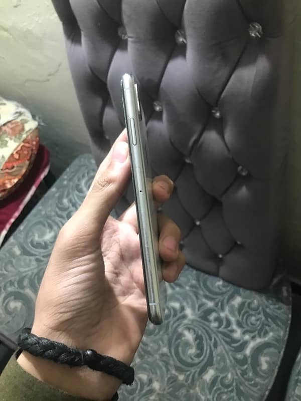 IPHONE XS MAX 256GB WHITE COLOUR 4