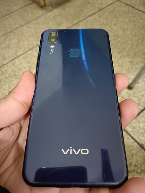 Vivo Y11 4