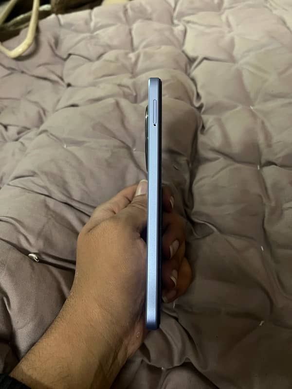 Selling redmi A3 in neat and clean condition 8