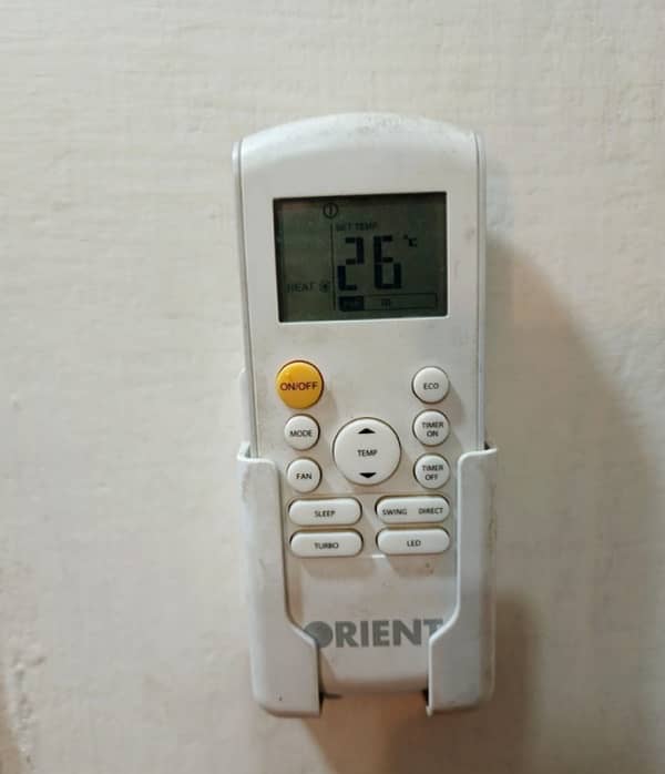 Orient 1 Ton DC inverter  Heat and Cool only 1 season used 2