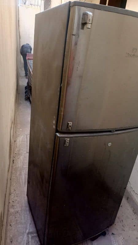 Urgent Sale Dawlance Fridge 6