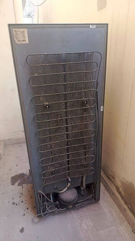 Urgent Sale Dawlance Fridge 8