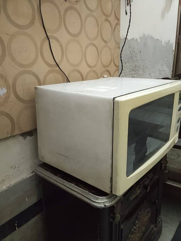 microwave oven 1