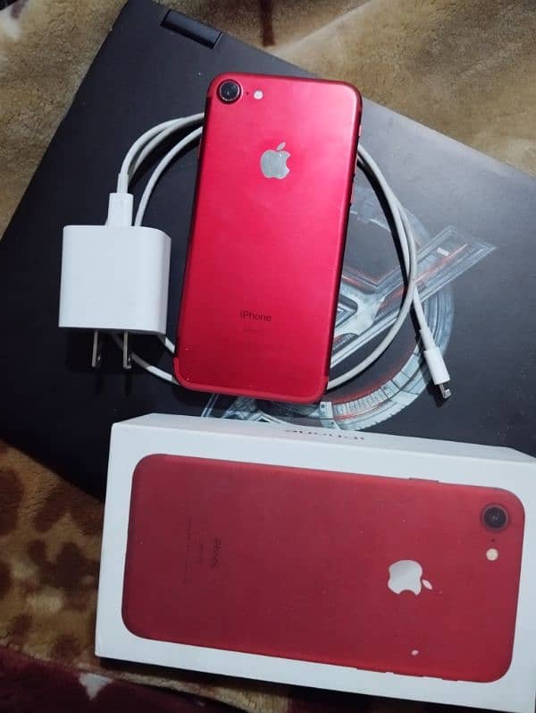 pta approved iPhone 7 128 with box and charger 0