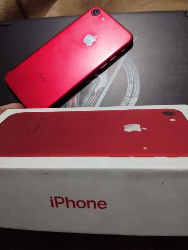 pta approved iPhone 7 128 with box and charger 1