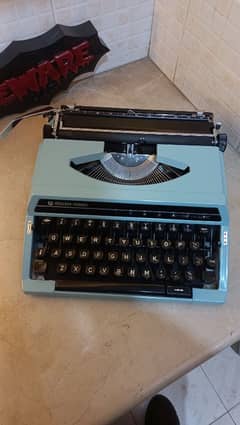 vintage 1970s Silver reed manual typewriter