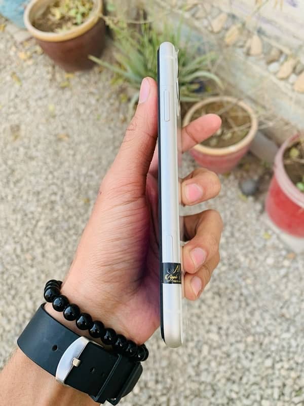 iPhone  11 Jv White 5