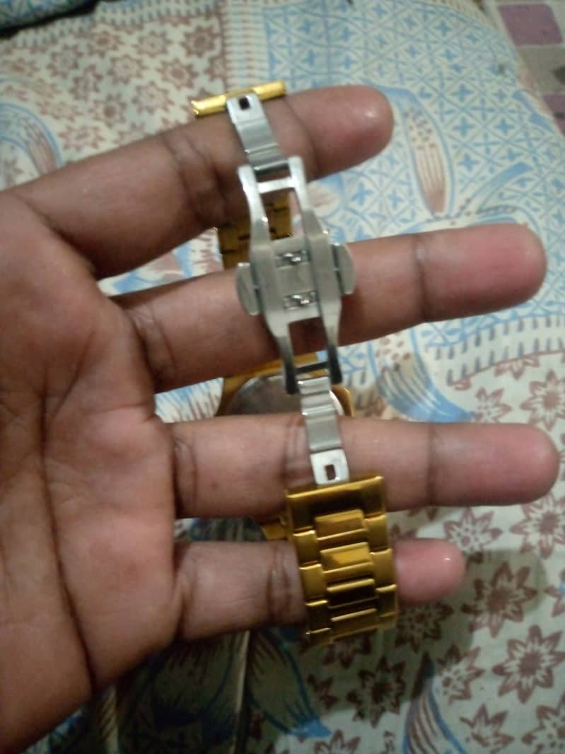 Universal point watch for sell 03162594685 4