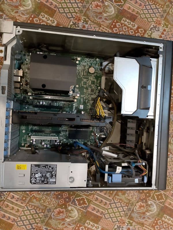 Dell intel xeon E5-1620 / core i7 4th gen 1