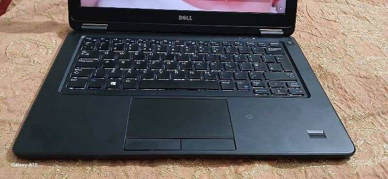 Dell latitude e 7250 0