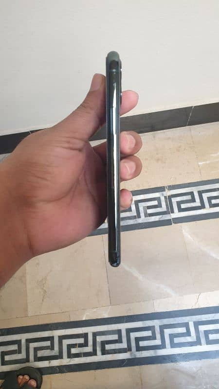 iphone 11pro 256GB PTA 5