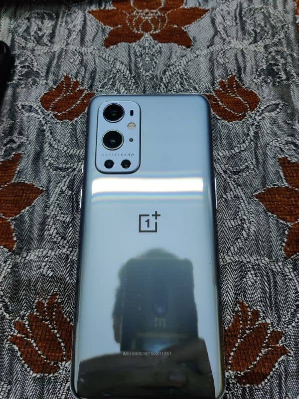 OnePlus 9 pro 12/256 Including 65 Watts charger 0