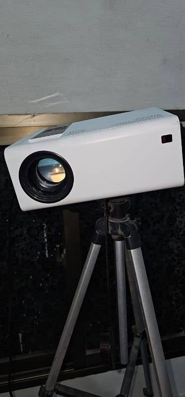 LED HD multimedia projector 0