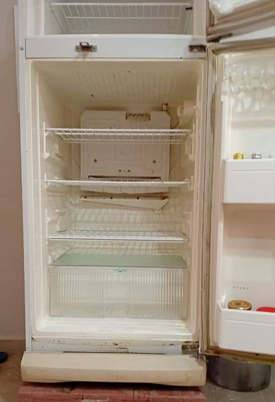 Urgent Sale Sanyo (Japanese Fridge) 2