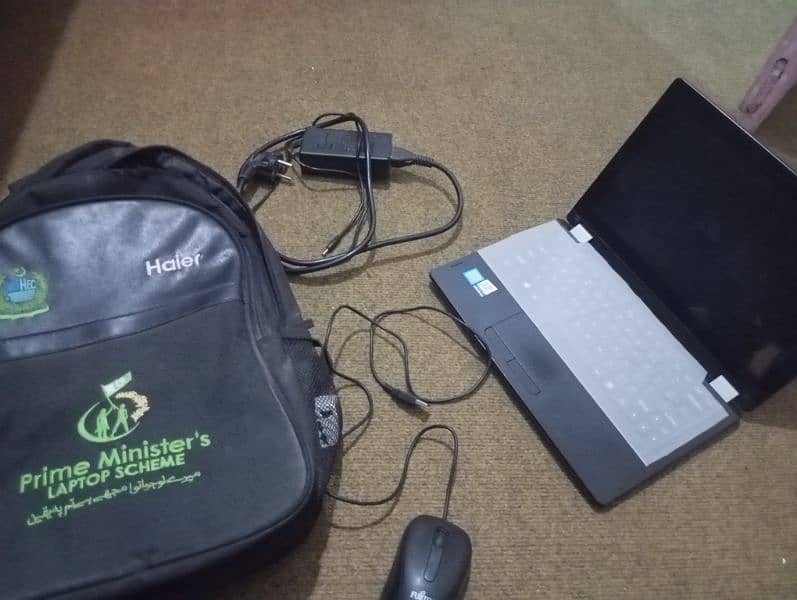 Hair Y11C touchscreen, 8GB ram 1TB rom. . . pm laptop scheme with bag 3