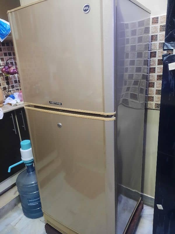 Pel 2100 GG Refrigerator 9 or 10 cbft With Stabiliser and Choki 8