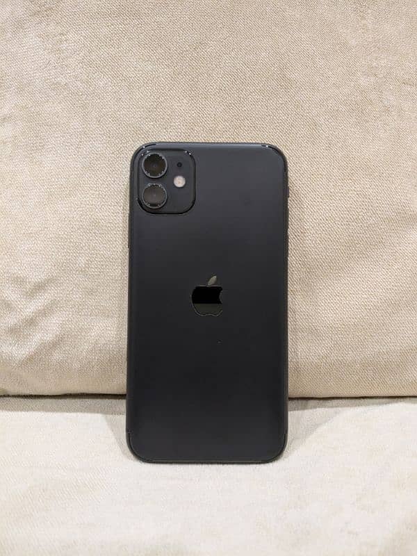 iPhone 11 64GB Black 10/10 Condition JV 100% Health Under Warranty 1