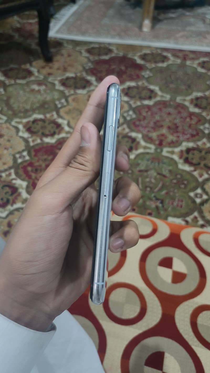 Apple iPhone X 3