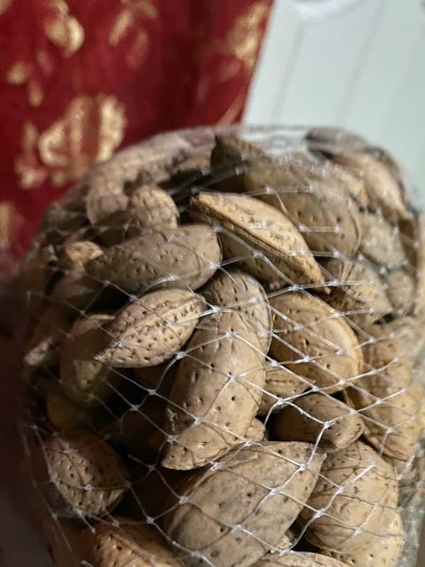 Dry fruit Almond (بادام) 1