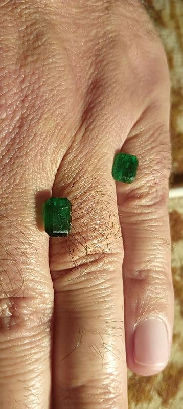 Natural Emeralds / Stone 4