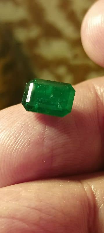 Natural Emeralds / Stone 8