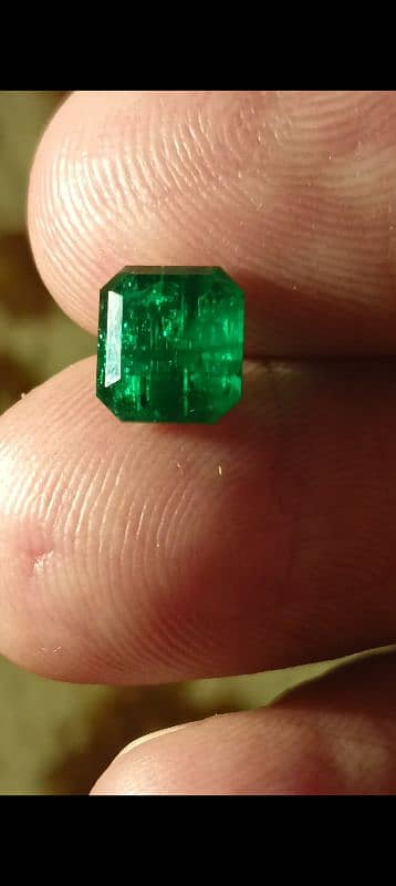 Natural Emeralds / Stone 11