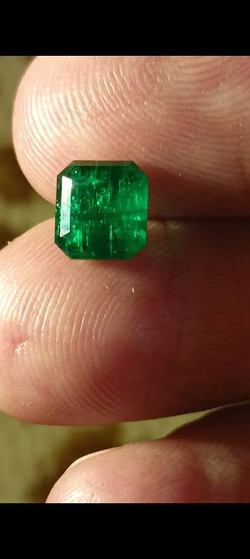 Natural Emeralds / Stone 12