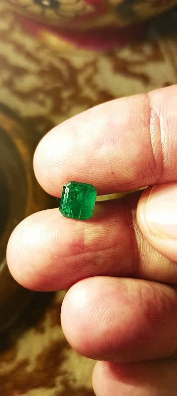 Natural Emeralds / Stone 15