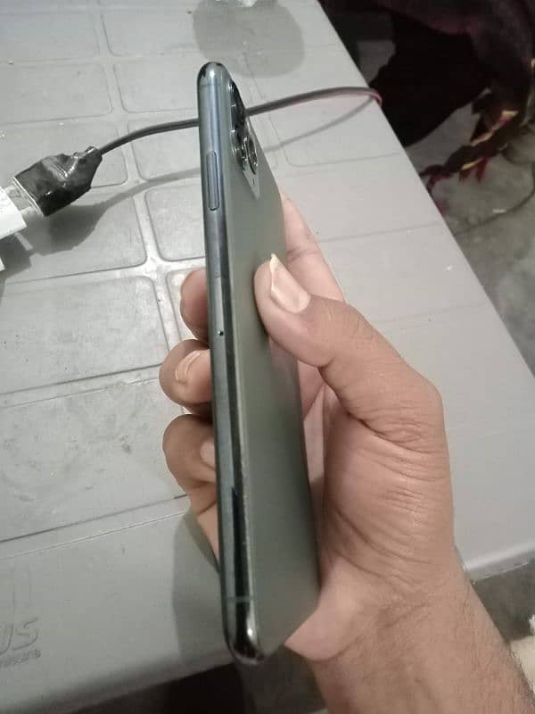 IPHONE 11 PRO MAX 2