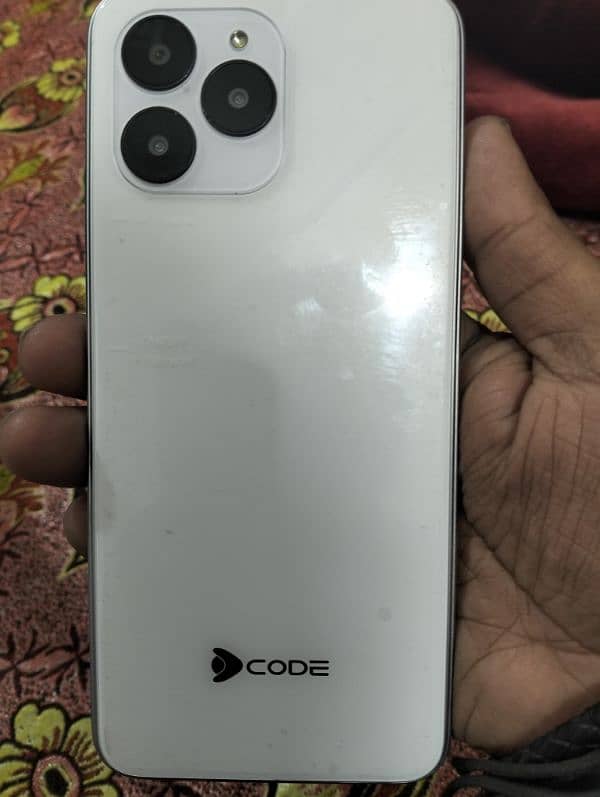 D code pro 8/128 dual sim good condition hai 3