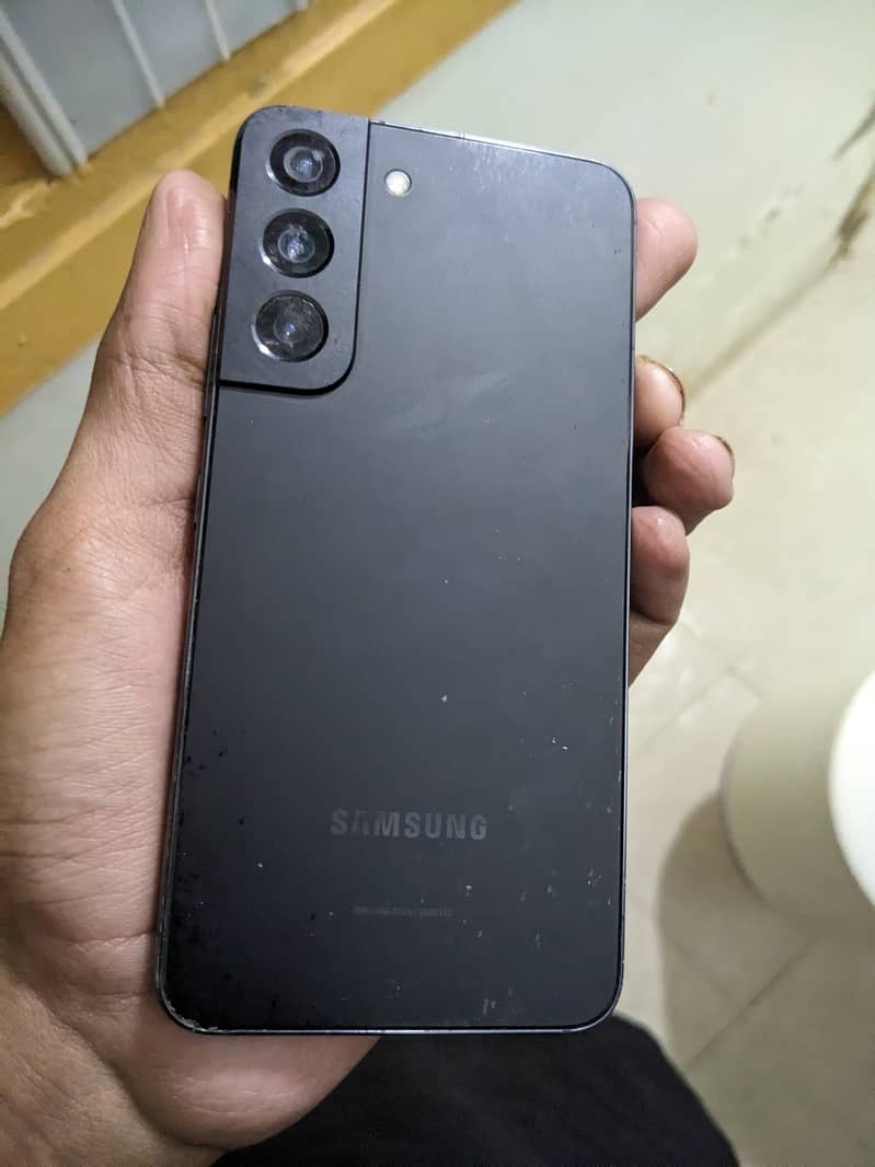 Samsung Glaxy S22 4