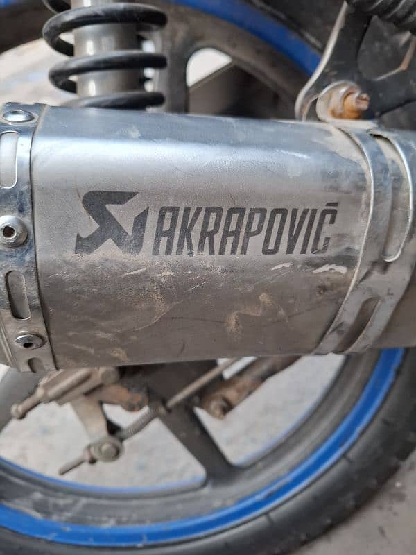 akrapovic exhaust ybr suzuki honda sab ko lag jata hai 1