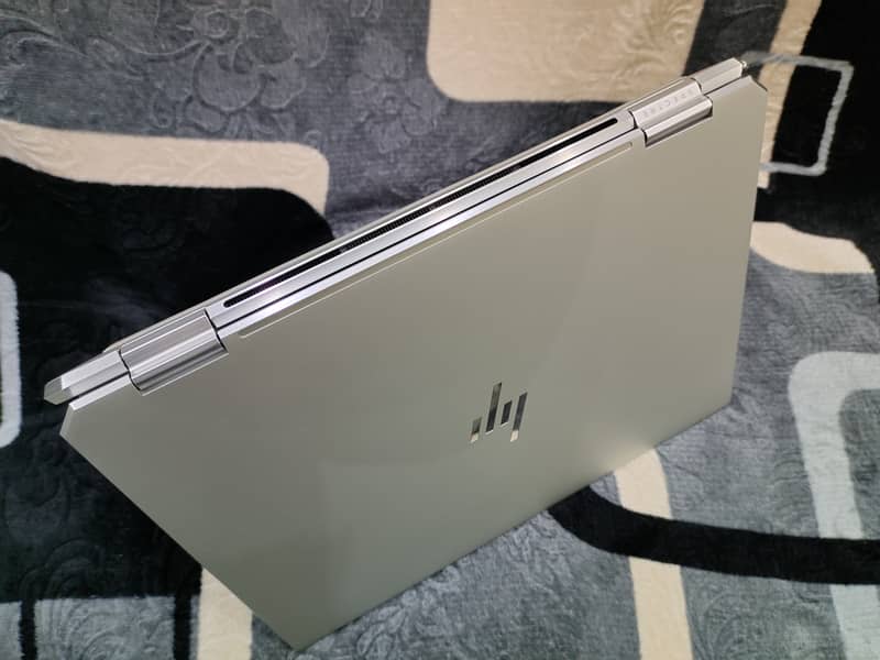 HP Spectre - Core i7-11 gen - 16gb/512gb - 3K+ OLED 1