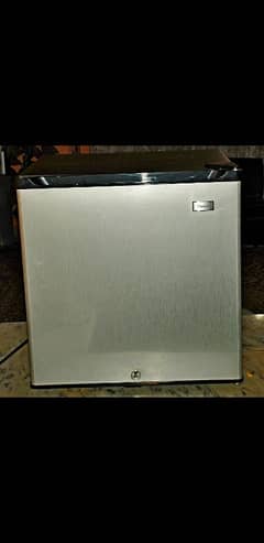 Haier Mini Fridge