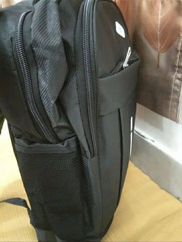 Deleivery is avalible laptop bag for Mens new condition low budget 2