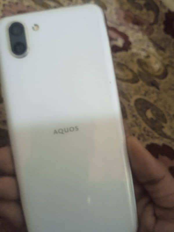 Aquos R2 0