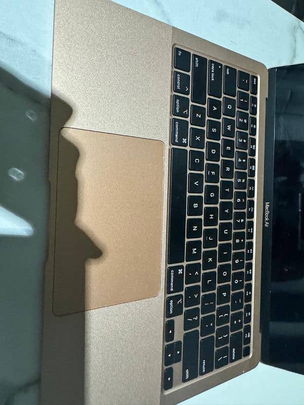 apple MacBook air 2020 8/256 2