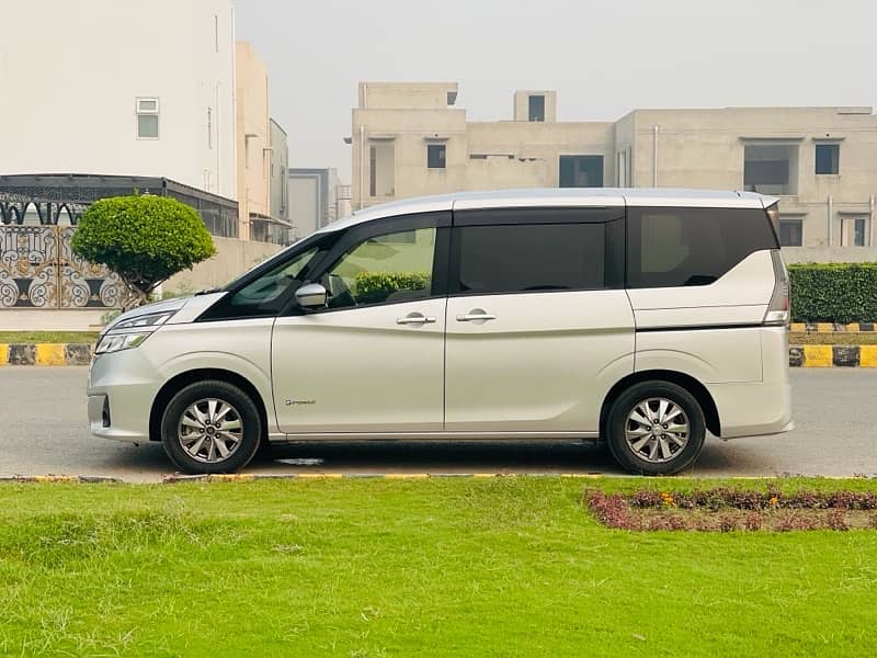 Nissan serena 2024 3